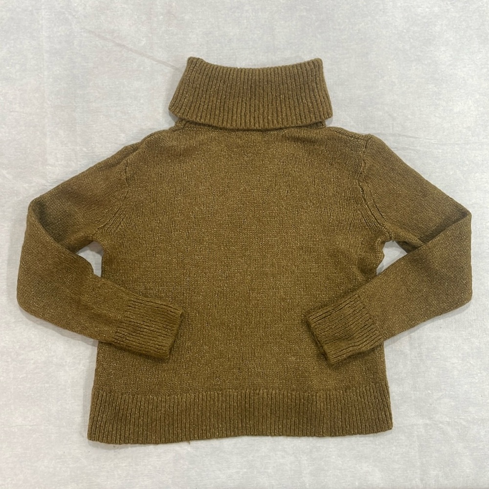 Selling turtle neck, brand: Banana republic, color: avocado green